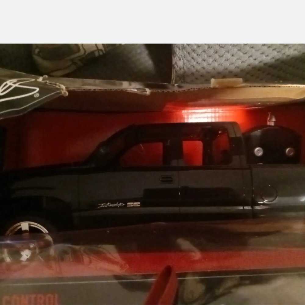 RARE - DALE EARNHARDT FULL FUNCTION RADIO CONTROL SPECIAL EDITION SILVERADO